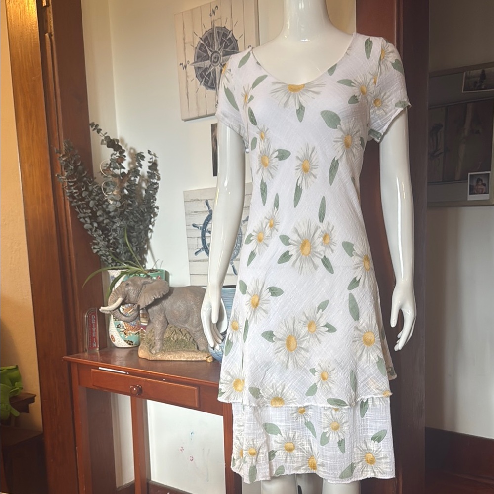 NWT papillon size XS daisy dress summertime, light linen Floral White Dress